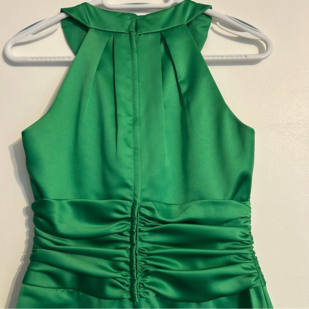 David's Bridal Vibrant Kelly Green Satin Halter Mini Dress Ruched Bodice Size 6 - Picture 4 of 5